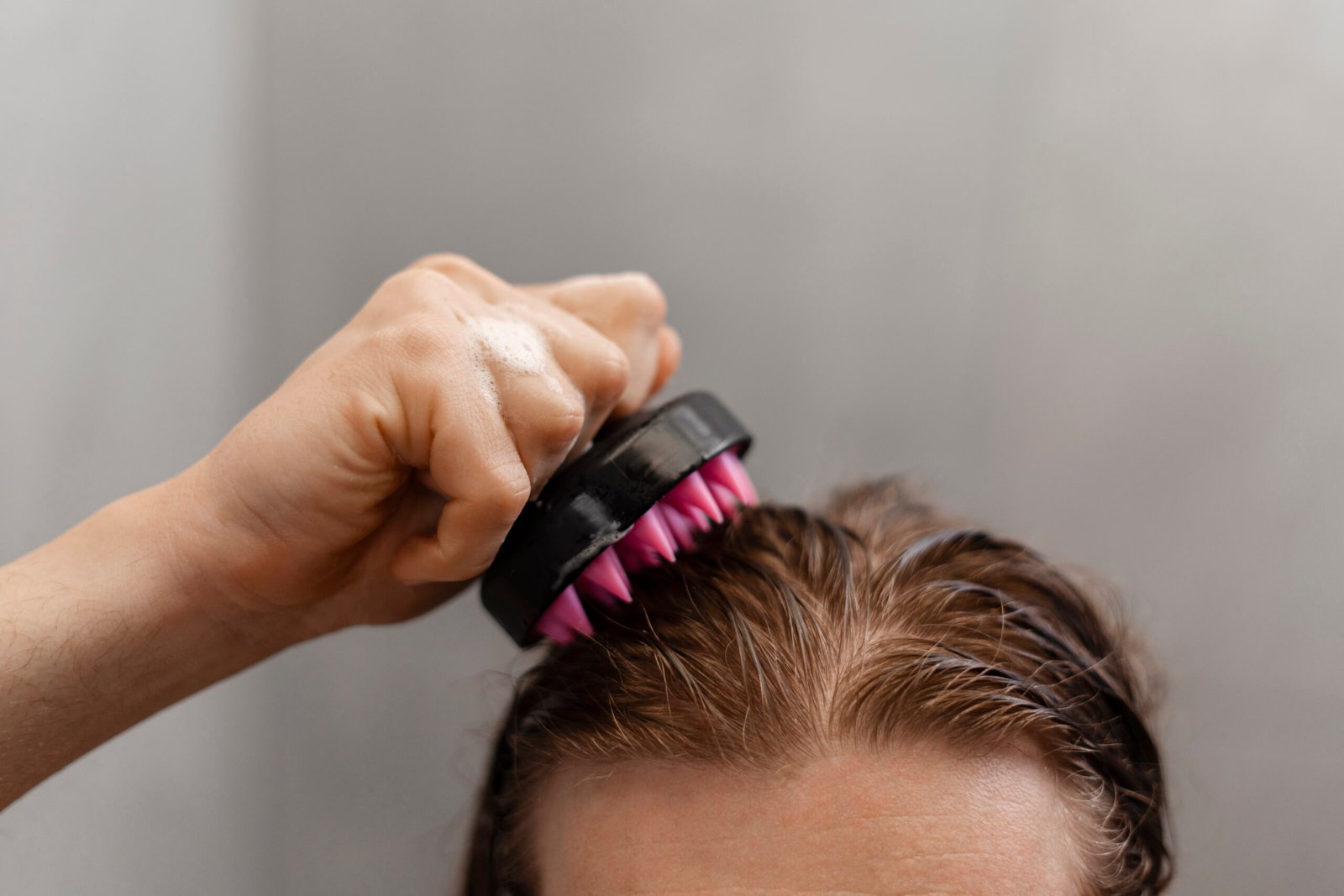 Como fortalecer o couro cabeludo e evitar a queda de cabelo